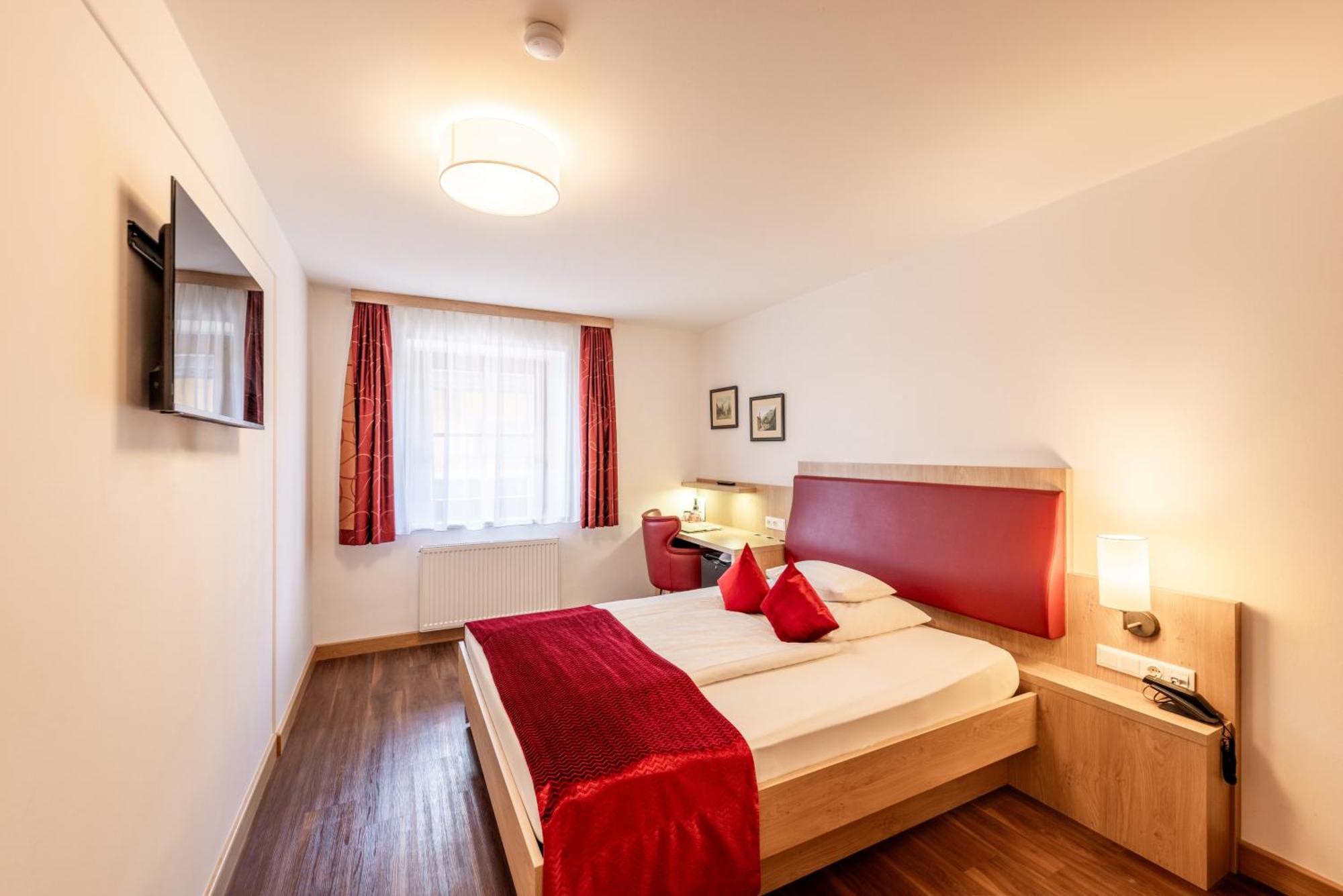 Gastagwirt Hotel Eugendorf Eksteriør billede